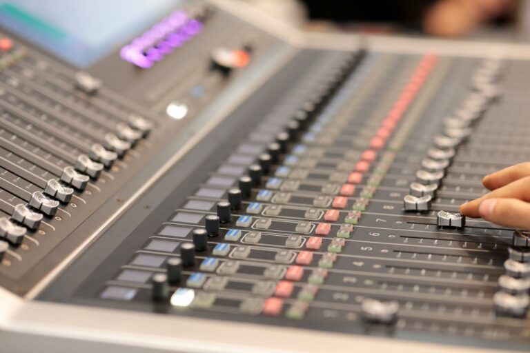 Radios numériques, comme d’habitude tout le monde gagne… dans les communiqués